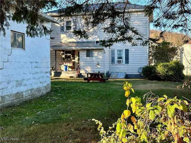 807 Daniels St, Toronto, OH 43964 - rear view of house with a lawn
