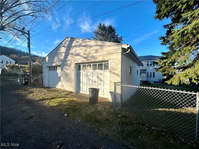 807 Daniels St, Toronto, OH 43964 - view of side of home with a garage
