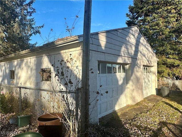 807 Daniels St, Toronto, OH 43964 - view of side of property with an outbuilding