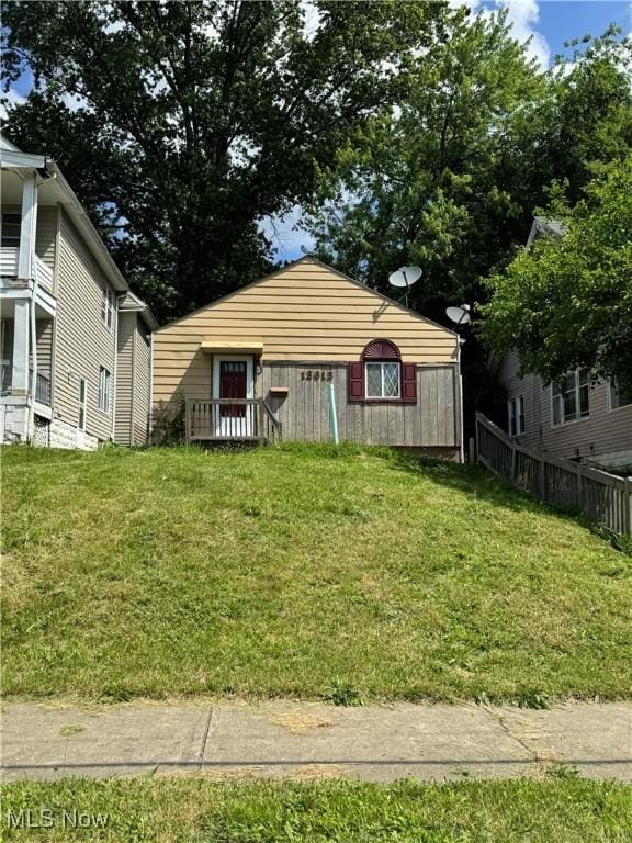 13613 Beachwood Ave, Cleveland, OH 44105 - view of front of house