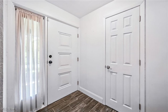 1130 Dairy Ln, East Liverpool, OH 43920 - entryway featuring wood tiled floors and baseboards