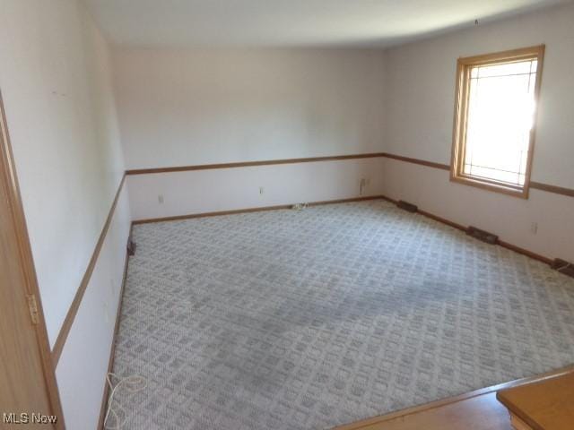 4326 Wood Thrush Dr, Parma, OH 44134 - carpeted empty room with baseboards