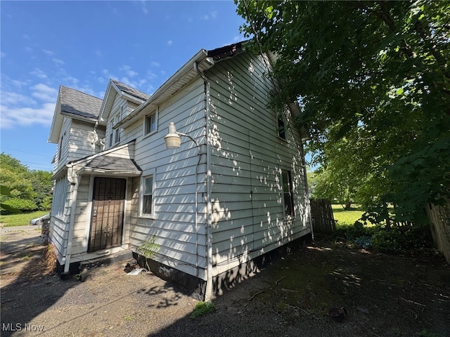 1185 E 74th St, Cleveland, OH 44103 - view of side of home