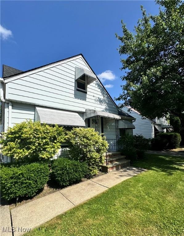 6033 E 135th St, Garfield Heights, OH 44125 - bungalow-style house with a front yard