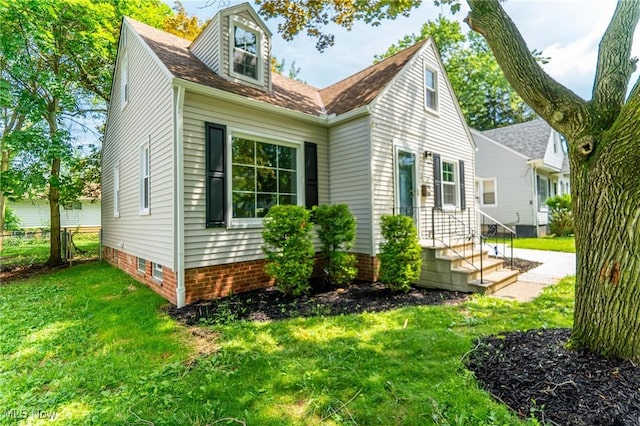 17207 Maple Heights Blvd, Maple Heights, OH 44137 - view of front facade featuring a shingled roof
