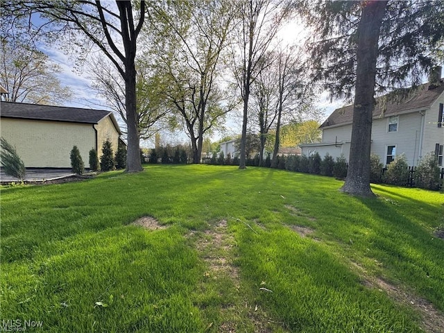 203 W 6th St, Dover, OH 44622 - view of yard