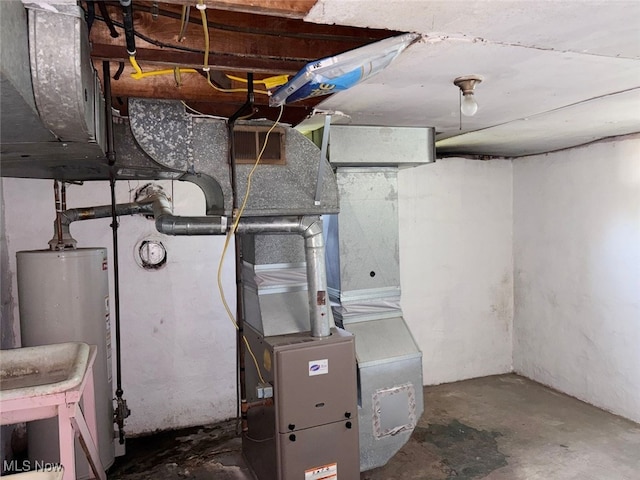 15920 Grove St, Middlefield, OH 44062 - utilities featuring electric water heater