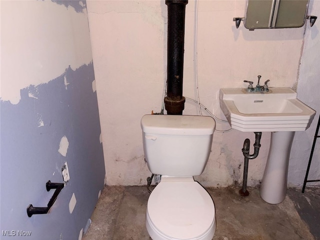 15920 Grove St, Middlefield, OH 44062 - half bath with concrete flooring
