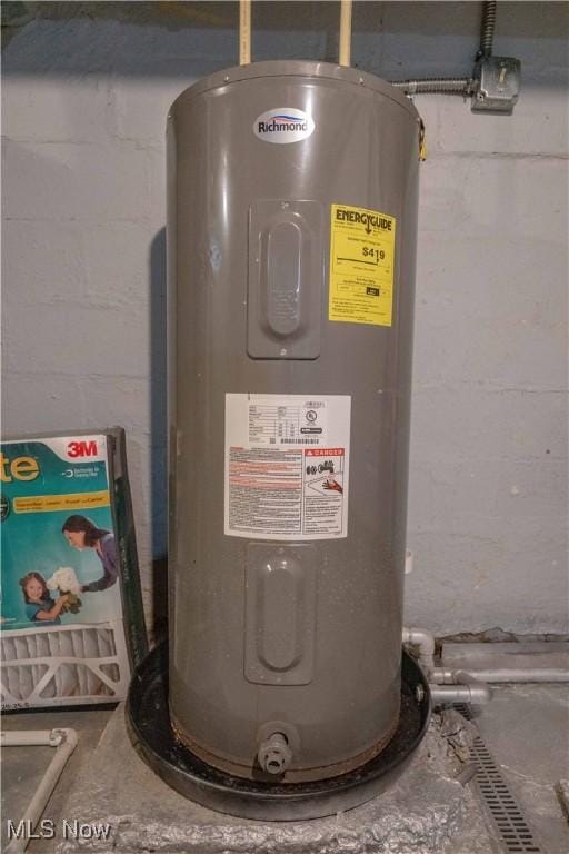 104 24th St NW, Massillon, OH 44647 - utilities featuring electric water heater