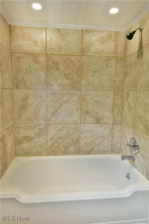 400 Spring St, Struthers, OH 44471 - full bath with recessed lighting and shower / tub combination