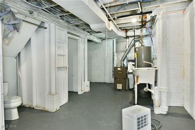 400 Spring St, Struthers, OH 44471 - unfinished basement featuring gas water heater