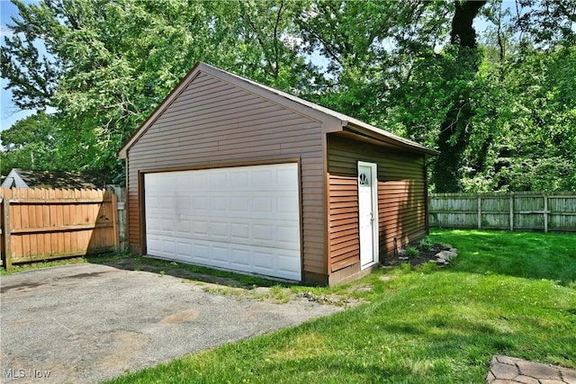400 Spring St, Struthers, OH 44471 - view of detached garage