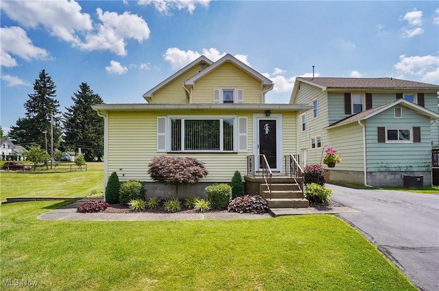 715 E Lincoln Way, Lisbon, OH 44432 - view of front of home with a front lawn