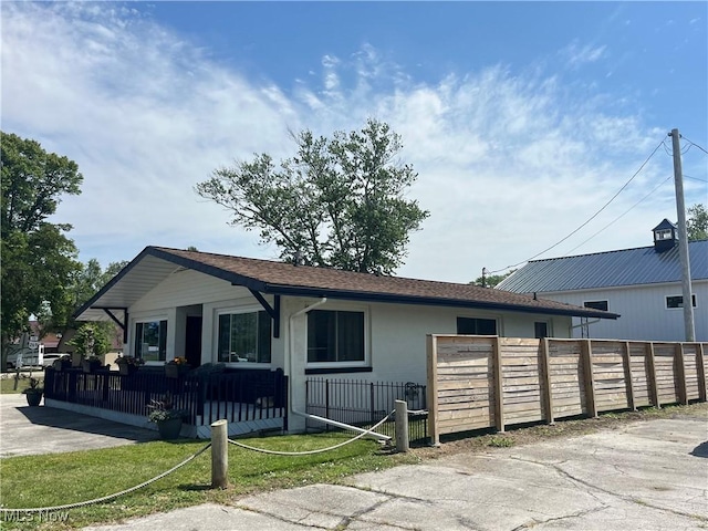 1405 E Cherokee Trl, Sandusky, OH 44870 - ranch-style house with a fenced front yard