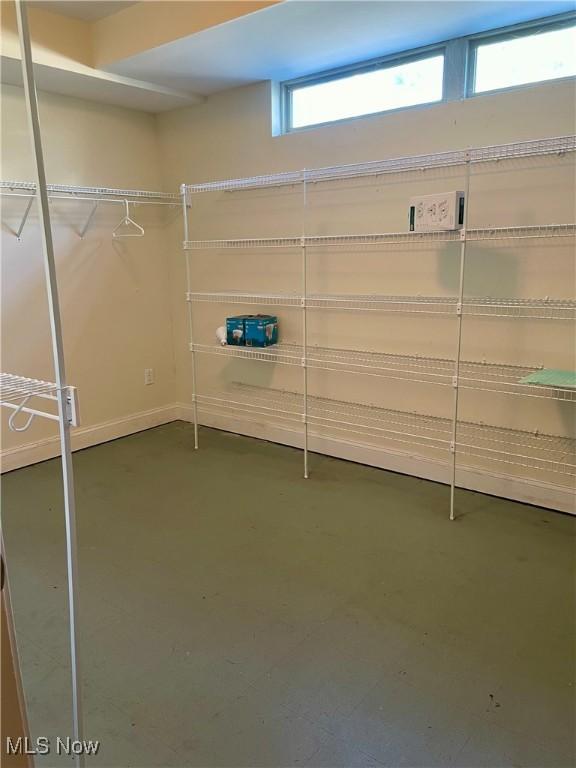 12595 Larchmere Blvd Unit E6, Cleveland, OH 44120 - view of walk in closet