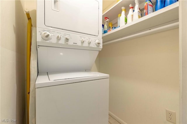 6706 Hogan Way NW, Canton, OH 44718 - laundry room featuring stacked washing machine and dryer and baseboards