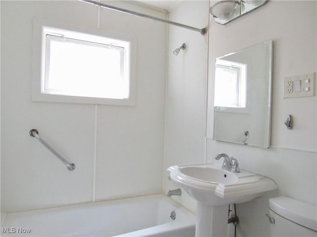 12316 Sunset Dr, Garfield Heights, OH 44125 - full bathroom featuring toilet and shower / bath combination
