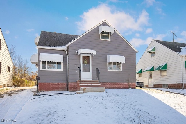 11202 Mountview Ave, Garfield Heights, OH 44125 - bungalow with entry steps and roof with shingles