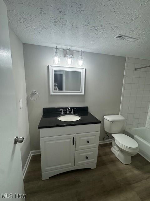 4360 Inner Circle Dr Unit C15, Brunswick, OH 44212 - full bath featuring wood finished floors, vanity, a textured ceiling, and  shower combination