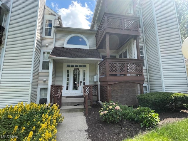 1304 Cedarwood Dr Unit D2, Westlake, OH 44145 - entrance to property with a balcony and roof with shingles