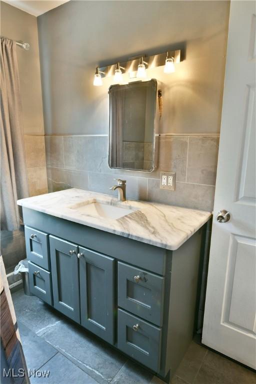 3992 Allenwood Dr SE, Warren, OH 44484 - bathroom featuring vanity and tile walls