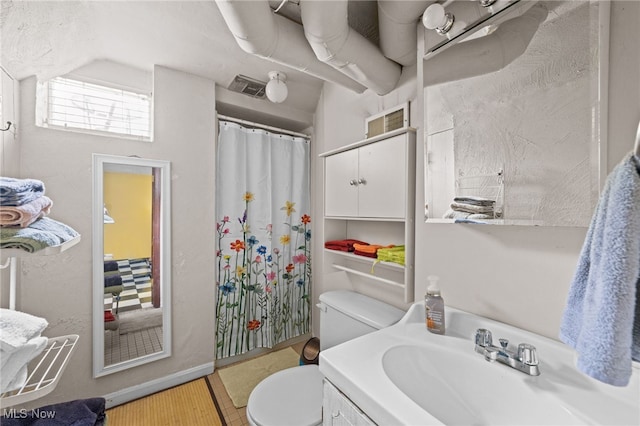 5100 Edenhurst Rd, Lyndhurst, OH 44124 - full bathroom featuring vanity and curtained shower