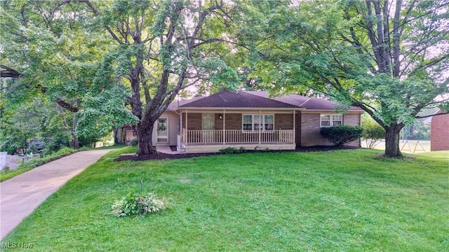 8171 Pheasant Ave NW, North Canton, OH 44720 - single story home with covered porch, a front yard, and driveway