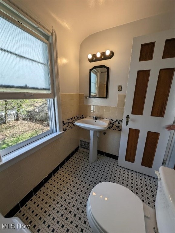 18707 Shawnee Ave, Cleveland, OH 44119 - photo 3