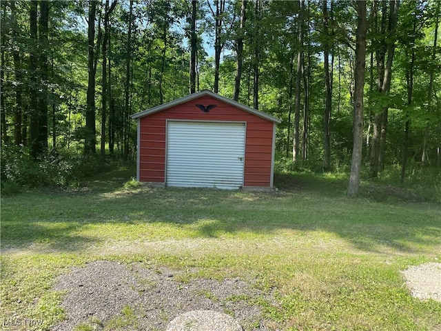 5450 King Graves Rd, Vienna, OH 44473 - view of outdoor structure featuring driveway and a forest view