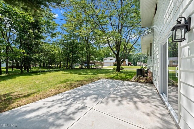 1303 E Dartmoor Ave, Seven Hills, OH 44131 - view of patio / terrace