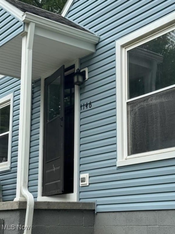 1146 Easton Dr, Akron, OH 44310 - doorway to property