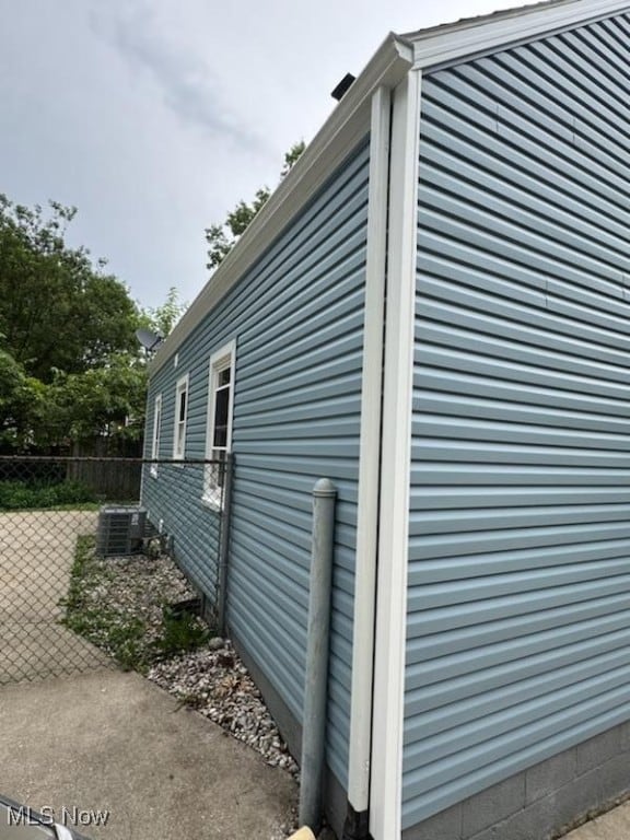 1146 Easton Dr, Akron, OH 44310 - view of home's exterior featuring a central air condition unit