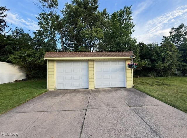 view of detached garage