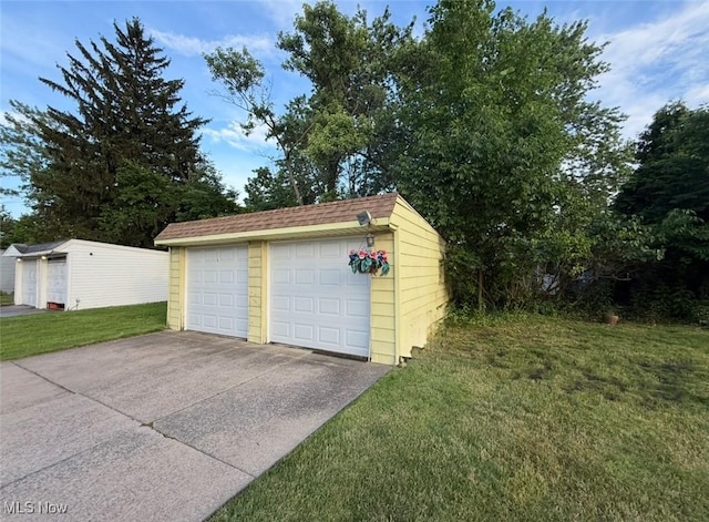 view of detached garage