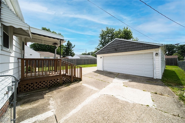 5132 Chestnut Hill Dr, Willoughby, OH 44094 - view of detached garage