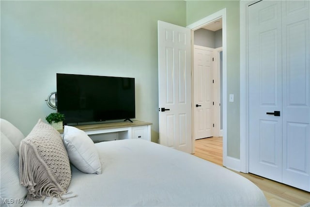 257 Country Club Dr SE, Warren, OH 44484 - bedroom with wood finished floors