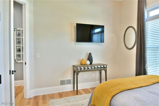 257 Country Club Dr SE, Warren, OH 44484 - bedroom with wood finished floors and baseboards