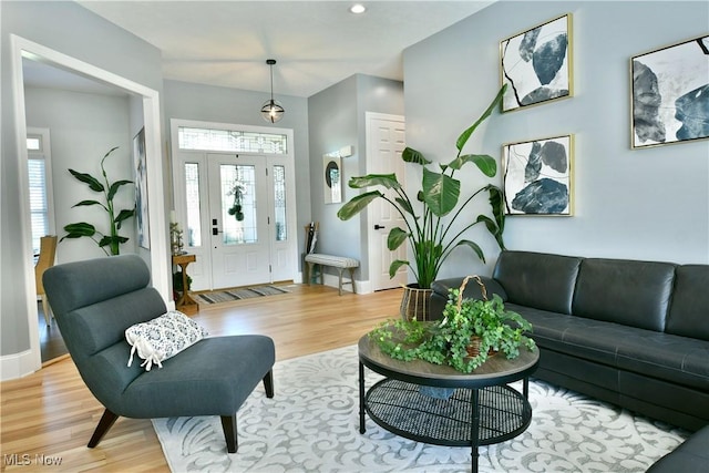 257 Country Club Dr SE, Warren, OH 44484 - living room with light wood-type flooring and baseboards