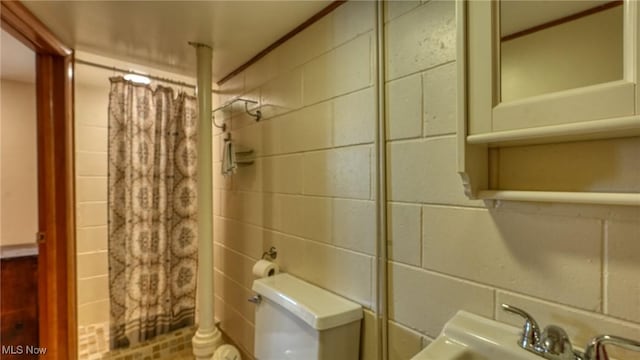 11 Garfield Ave, New Concord, OH 43762 - bathroom featuring tiled shower and tile walls