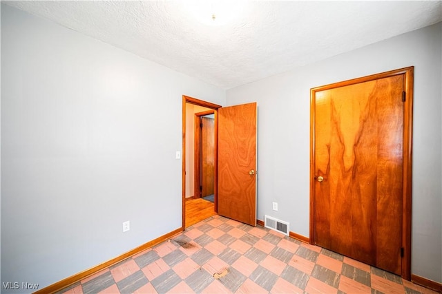 3988 Lake Rd, Conneaut, OH 44030 - unfurnished bedroom featuring light flooring and a textured ceiling