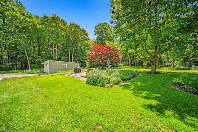 3988 Lake Rd, Conneaut, OH 44030 - view of grassy yard featuring an outbuilding