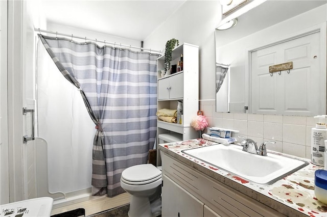 1932 Meister Rd, Lorain, OH 44053 - bathroom with vanity, a shower with curtain, and backsplash