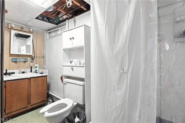 1932 Meister Rd, Lorain, OH 44053 - full bath with vanity and a shower with curtain