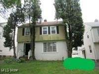 3526 Radcliffe Rd, Cleveland Heights, OH 44121 - colonial-style house featuring a front yard