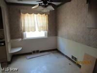3526 Radcliffe Rd, Cleveland Heights, OH 44121 - empty room with ceiling fan
