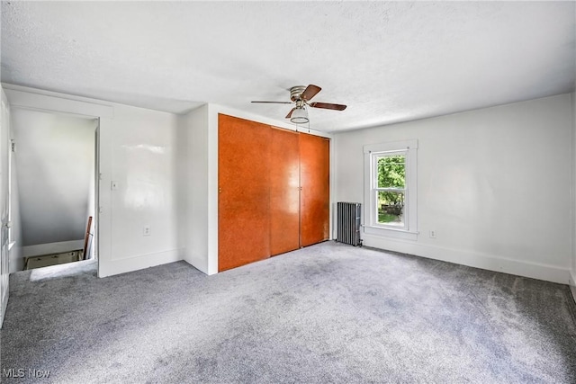 693 W Wilson St, Salem, OH 44460 - unfurnished bedroom featuring a closet, carpet flooring, a textured ceiling, and ceiling fan