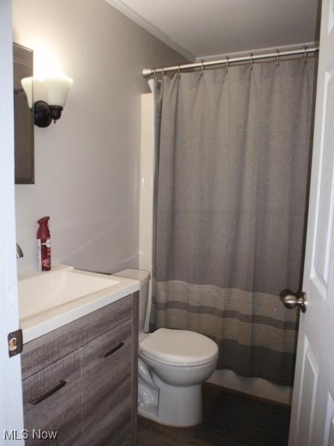 23 Valley Forge Ln, Elyria, OH 44035 - full bath featuring vanity and ornamental molding