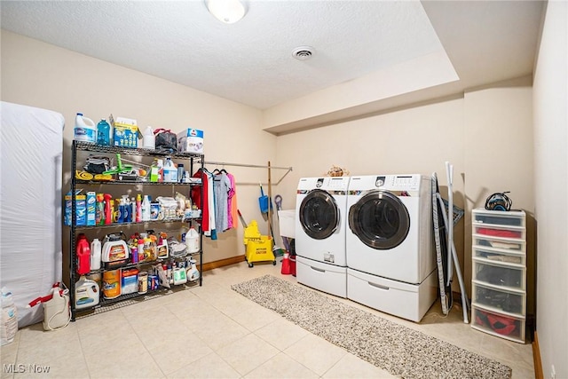 6782 Fawndale Dr, Medina, OH 44256 - laundry area featuring washer and dryer and a textured ceiling