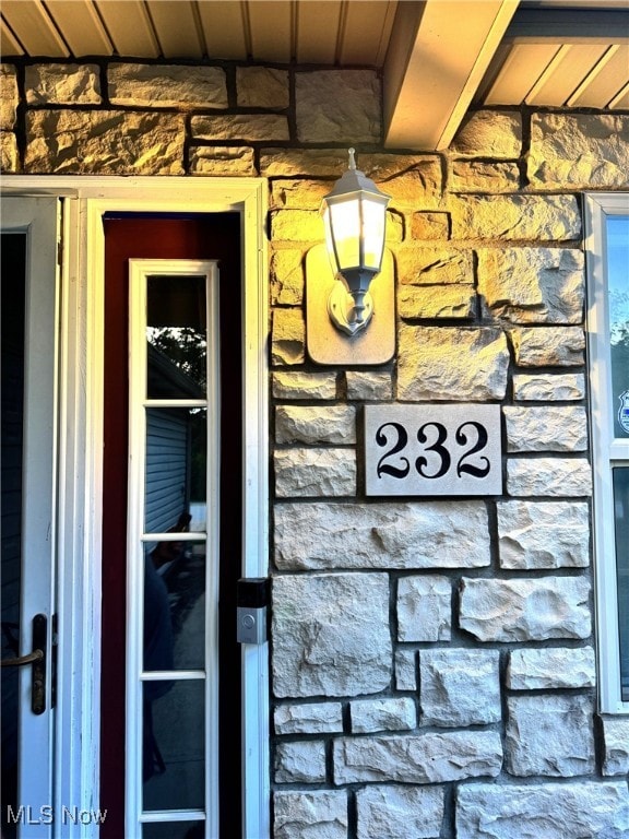 232 Damon Dr, Munroe Falls, OH 44262 - exterior view of stone siding