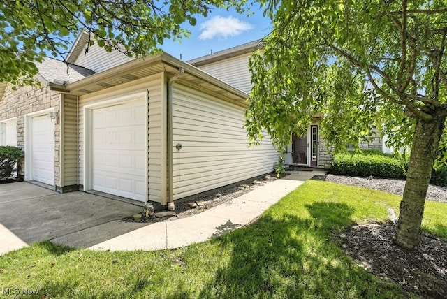 232 Damon Dr, Munroe Falls, OH 44262 - view of front of property featuring a garage, driveway, and a front lawn